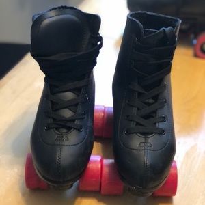 Boys size 4  Chicago skates
